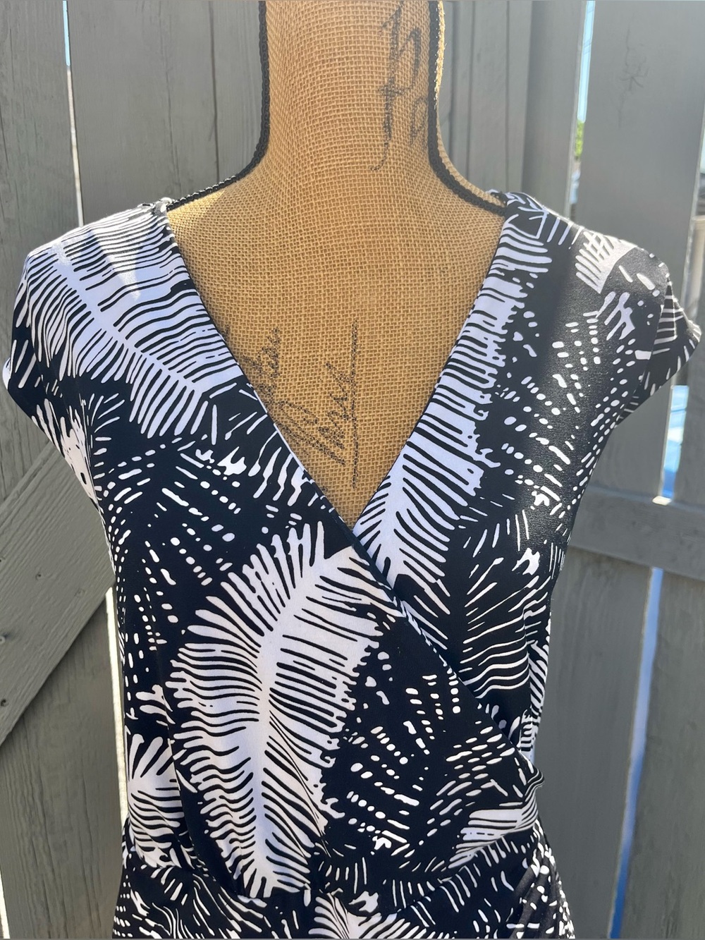 Jones New York Faux Wrap Midi Dress Leaf Print Black White Size 2X - Picture 3 of 12